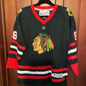 Youth L/XL Blackhawks Patrick Kane Jersey